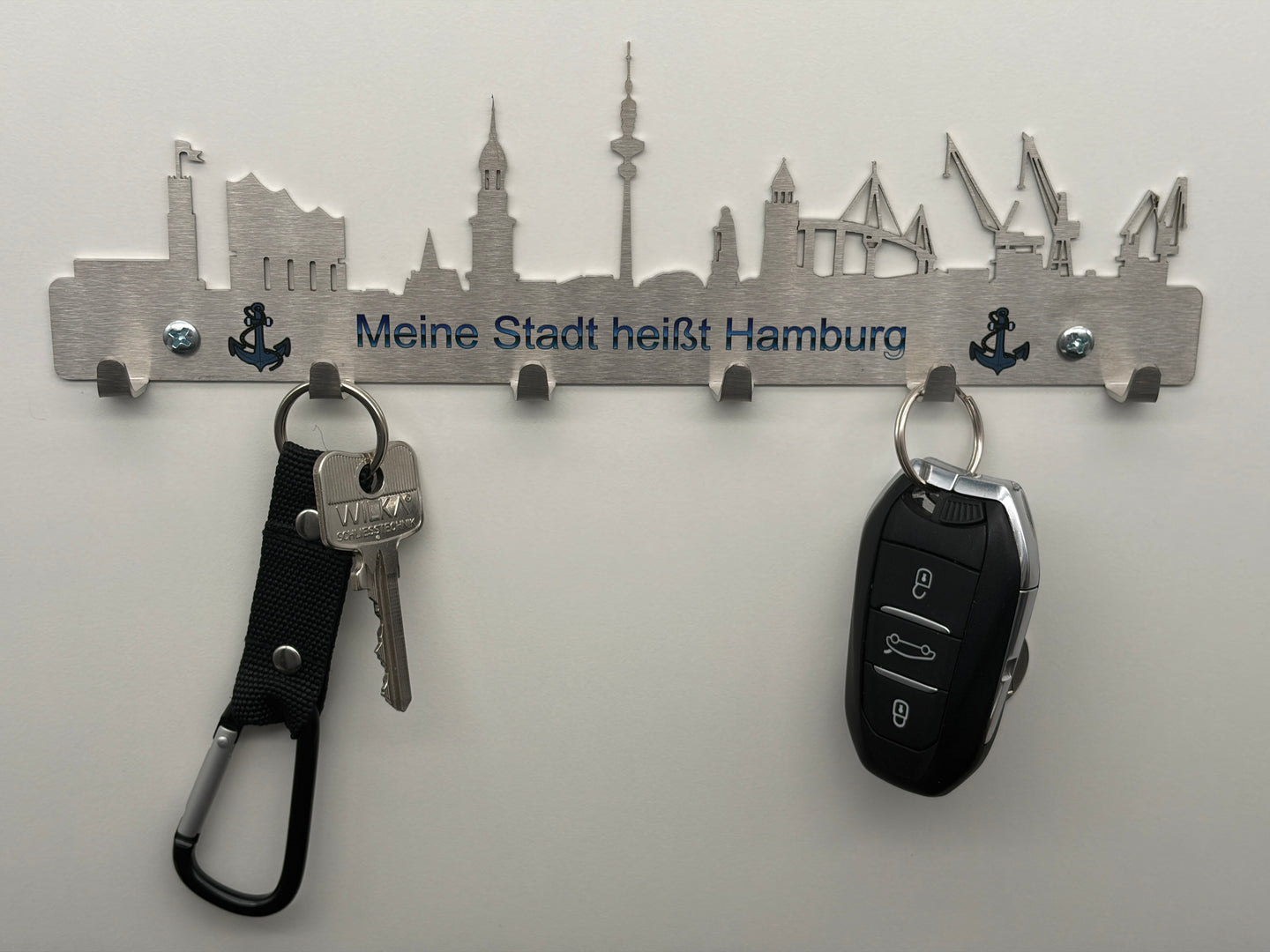 Schlüsselbrett Skyline Hamburg aus Edelstahl mit UV Aufdruck und Schlüssel